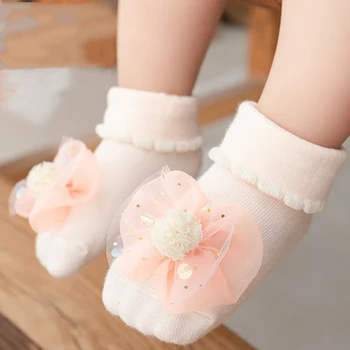 2Pairs/csomag kislány zokni csipke virágos fodros princess zokni pamut, puha, csúszásmentes újszülött lányok 1 éves szülinapi ajándék zokni